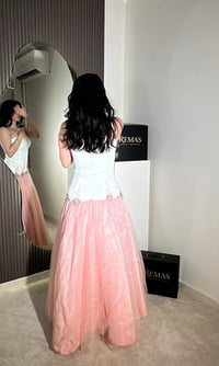 فستان سهرة فاخر – تصميم كورسيه مع تنورة تول وردية - Image 3