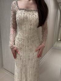 فستان سهرة فاخر مطرّز بالكامل - Image 6