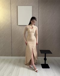 فستان سهرة بيج دانتيل بتصميم راقي - Image 4