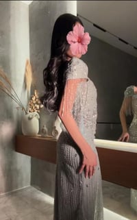 فستان سهرة فاخر مرصّع بالكامل – تصميم أنيق وجذّاب - صورة 2