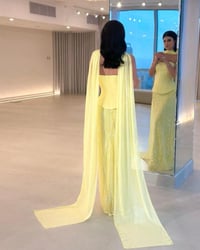 فستان الكورسيه الأصفر بوشاح شيفون وتنورة لامعة” - Image 6