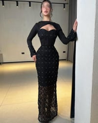 فستان سهرة أسود فاخر بتطريز هندسي وقصّة كورسيه - Image 2