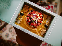 علبة القيصرية (تمر خلاص كهرمان محشي بالكاجو مع تغمسية الهيل والقهوة) - صورة 2