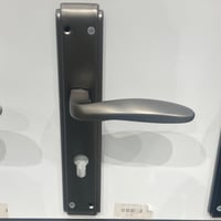 مسكات ابواب بليت كامل اسود مطفي  - صورة 1
