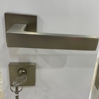 مسكات ابواب مفصول فضي مطفي  - صورة 1