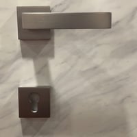 مسكات ابواب مفصول  - صورة 1
