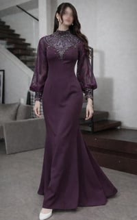 فستان سهرة عنابي داكن - صورة 1