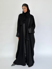 عباية مطرزة - صورة 1
