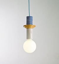 إنارة معلّقة بتصميم هندسي - Image 1