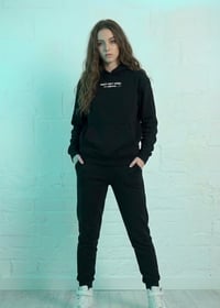 Deep Trust Hoodie (Black) - صورة 4