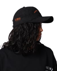 Black cap - صورة 1