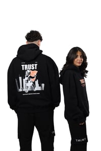 Classic Black Hoodie  - صورة 1