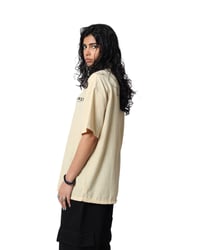 Yellow shirt - صورة 3