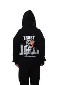 Classic Black Hoodie  - صورة 4