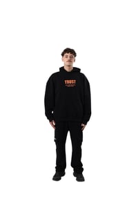 Classic Black Hoodie  - صورة 3