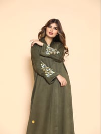 عباية شتوية مطرزة - صورة 1