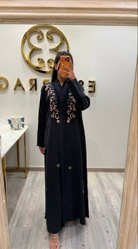 عباية حرير مغسول اسود مطرزة - صورة 1
