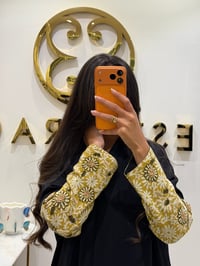 عباية كريب اسود مطرزة - صورة 2