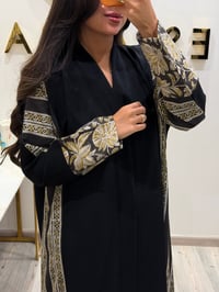 عباية كريب اسود مع أقطان - صورة 2