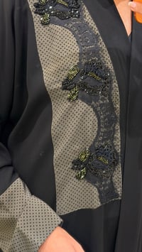عباية كريب مطرزة - صورة 3