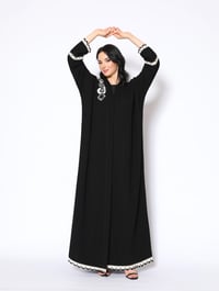 عباية تطريز كورشي ورد - صورة 3