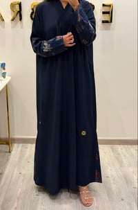 عباية كريب عملي مع أقطان مطرزة - صورة 2