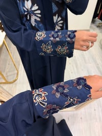 عباية كريب مع أقطان مطرزة - صورة 3