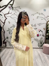 عباية كريب مطرزة - صورة 1