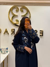 عباية كريب مع أقطان مطرزة - صورة 1