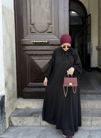Copy of عباية بتصميم راقٍ - صورة 4