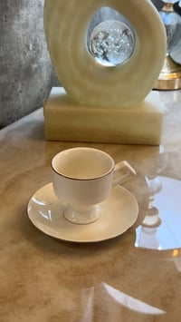فنجان قهوة سراميك سادة على خطوط اسود - صورة 1