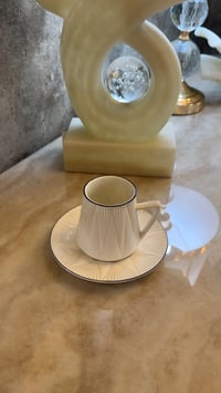 كوب سراميك مع صحن سراميك بخطوط اسود - صورة 2