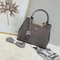 شنطة نسائية ماركة برادا - Image 2