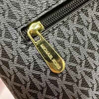 شنطة نسائية ماركة مايكل كورس -m24  - صورة 9