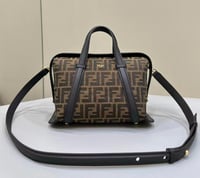 شنطة نسائية ماركة فندي  - Image 7