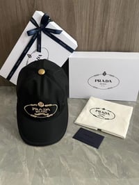 كاب ماركة برادا - صورة 2