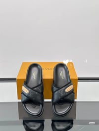 سليبر نسائي ماركة لويس فيتون  - Image 1