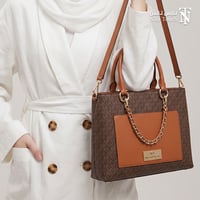 شنطة نسائية ماركة مايكل كورس - صورة 1