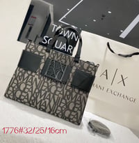 شنطة نسائية ماركة ارماني - Image 4
