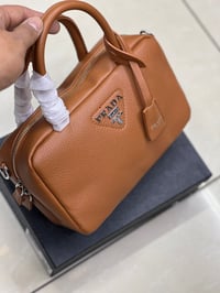 شنطة نسائية ماركة برادة - صورة 6