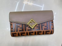 شنطة نسائية ماركة فيندي  - صورة 6