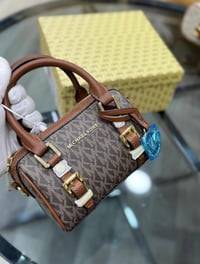 شنطة نسائية ماركة مايكل كورس - m11 - صورة 4