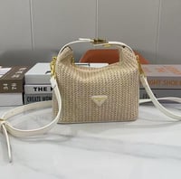 شنطة نسائية ماركة برادا - Image 3