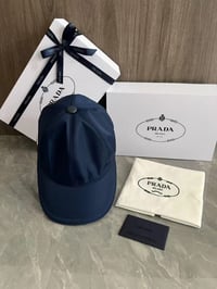كاب ماركة برادا - صورة 8