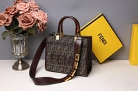 شنطة نسائية ماركة فيندي  - Image 9