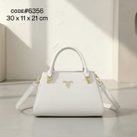 شنطة نسائية ماركة برادا  - Image 4