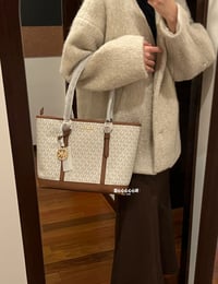 شنطة نسائية ماركة مايكل كورس -m16 - صورة 9