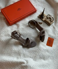 حذاء نسائي كعب ماركة هرمز - Image 6
