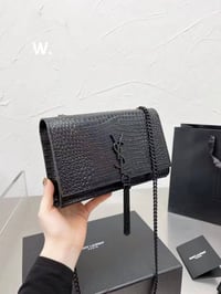 شنطة يد نسائية ماركة سان لوران - صورة 3