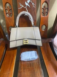 شنطة نسائية ماركة بلنسيقا - Image 3